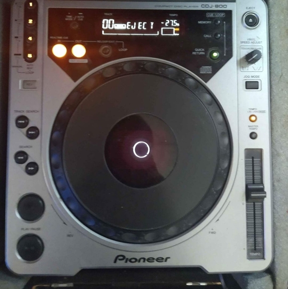Pioneer DJM-400 2, ch mixer w/ CDJ-800 pair, Traktor A6 in an Odyssey coffin - Picture 7 of 9